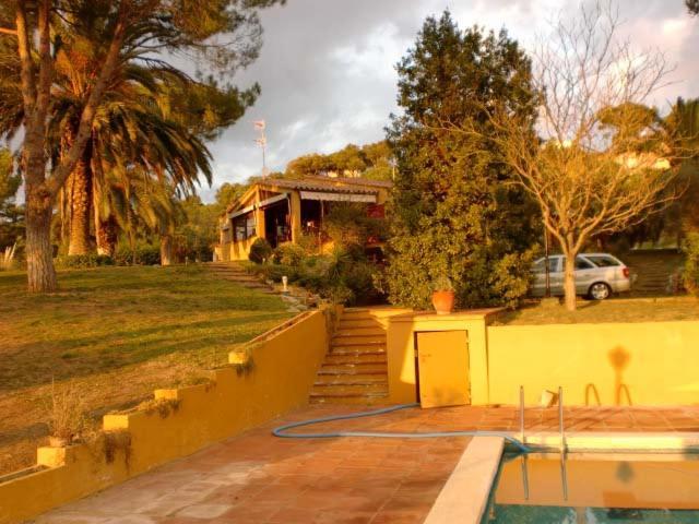 Puig Gros Hotel Montras ภายนอก รูปภาพ